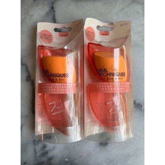 Real Techniques Miracle Complexion Sponge and Travel Case Duo Lot of 2 - Picture 1 of 2